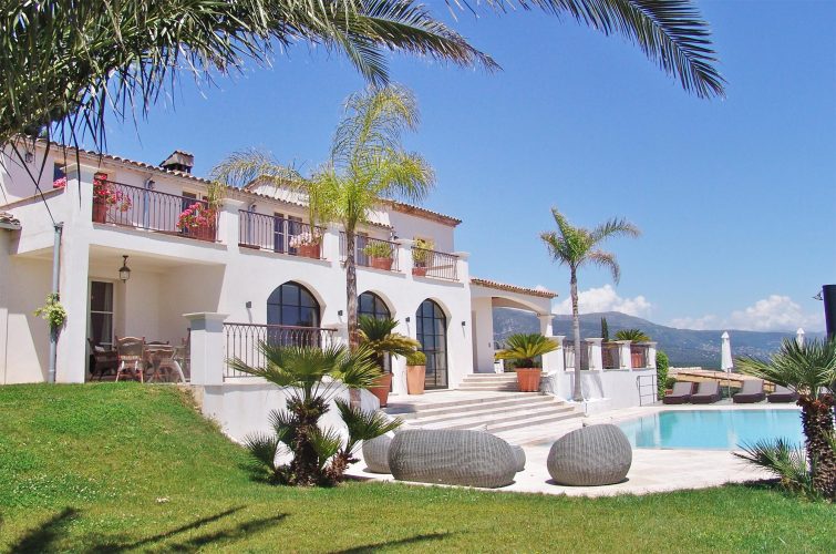 Villa Menuse exterior and pool